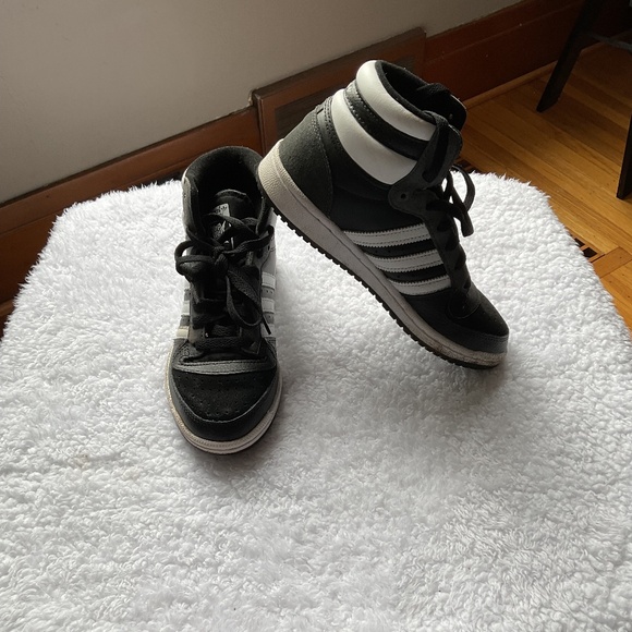 adidas Other - Adidas high tops size 5